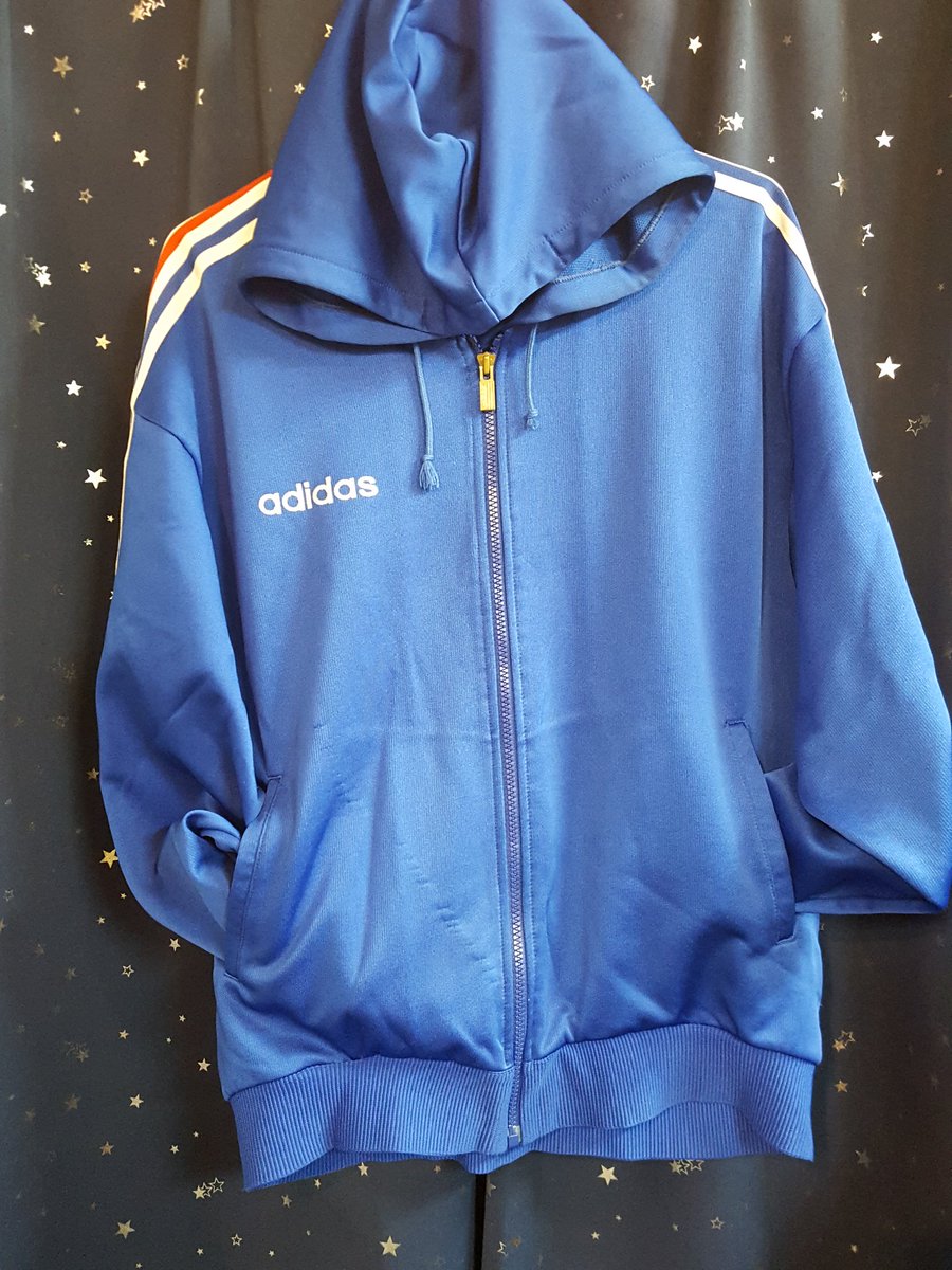 デビリッシュヌード בטוויטר みんな大好きadidas祭り 青のフードつきジャージ ３本線がトリコロールなのがまた激かわですね そして 品薄だったコーチジャケット 今回はエンジ色のadidas いい感じの色落ち具合で最強にスペシャルです 明日もご来店