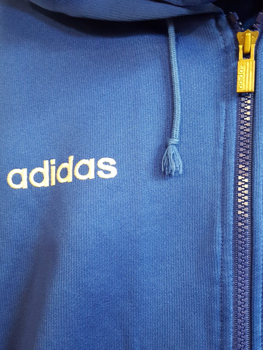 デビリッシュヌード みんな大好きadidas祭り 青のフードつきジャージ 3本線がトリコロールなのがまた激かわですね そして 品薄だったコーチジャケット 今回はエンジ色のadidas いい感じの色落ち具合で最強にスペシャルです 明日もご デビリッシュヌード みんな大好きadidas祭り 青のフードつきジャージ 3本線がトリコロールなのがまた激かわですね そして 品薄だったコーチジャケット 今回はエンジ色のadidas いい感じの色落ち具合で最強にスペシャルです 明日もご