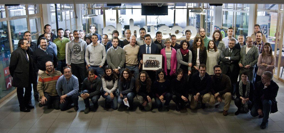 Aquí está la comunidad de El Hueco, prácticamente al completo. Es nuestra Tercera Gran Foto del Año. La acabamos de tomar.