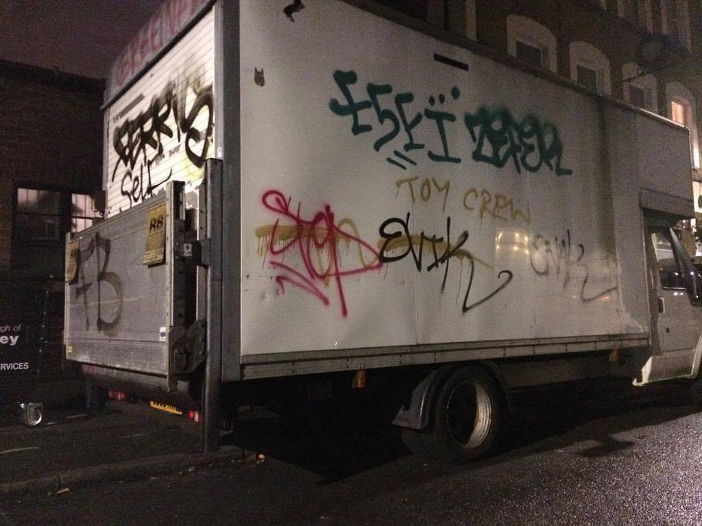 ldn_nash's tweet photo. #graff #graffiti #londongraff #tag https://t.co/bQj2hCRF1A