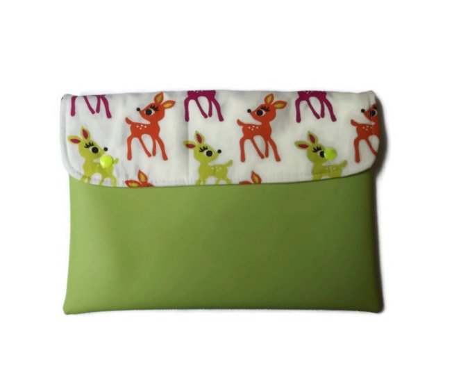 etsyhungary's tweet photo. Bambi vegan clutch applegreen by Monalinebags https://t.co/WshLfEfnzV @Etsy #bag #vegan #clutch #totebag #Bambi #case https://t.co/kBko9lJBAv