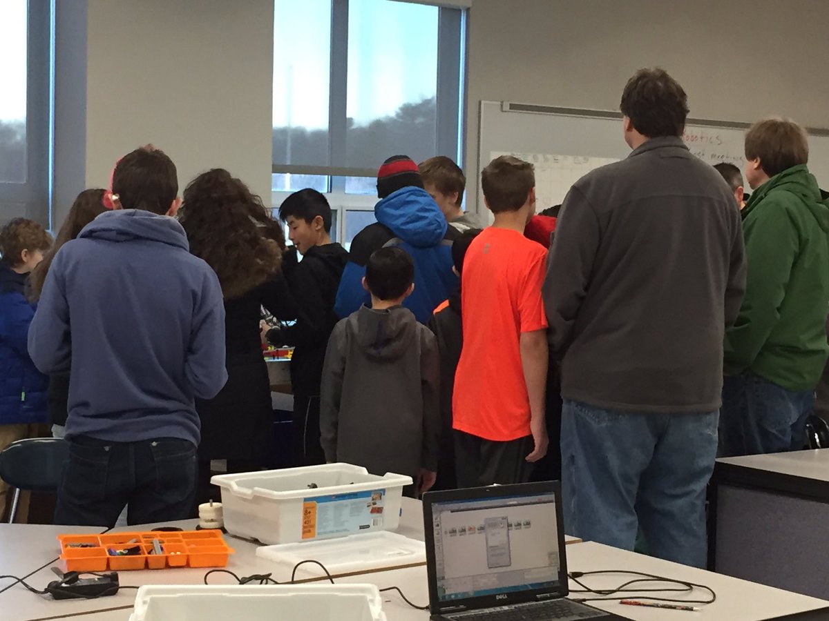 kwinsper's tweet image. Great robotics open house this morning! @NortonMiddle @NortonSchools @nmsteched #technps