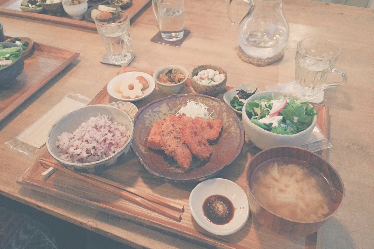 ___cook___sn's tweet photo. 近所にあるこじんまりとしたカフェが好きで好きでしょうがない。ひとつひとつが丁寧で、奥さんのやさしさが伝わってくるごはんとおやつ。野菜を育てていたり、素材にこだわっていたり、果てしない。おすすめ Lene cafe https://t.co/zFHtB3TzMF