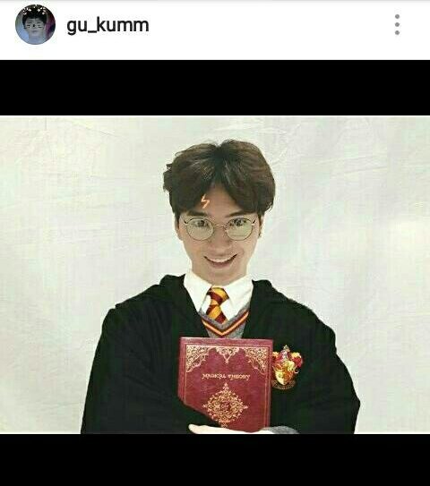 universalFGS's tweet photo. 🔮 คริสกงพอตเตอร์กับทรงผมแห่งความลับ 🔮
#คริสกง
#KristPerawat https://t.co/RU1bN9Yp84