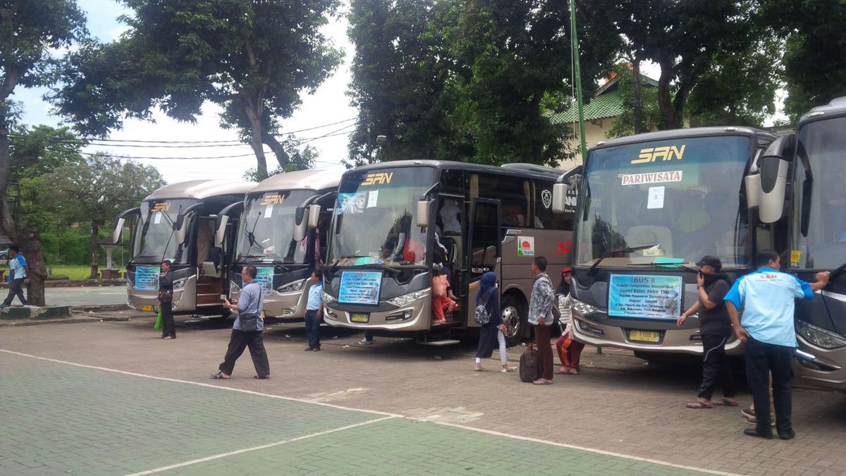 darunnajah_jkt's tweet photo. Peserta PPM siap berangkat menuju Bengkulu, menggunakan 8 Bus SAN. Start Pkl. 13.00. #PPM2016 https://t.co/IdZwGHFJrH