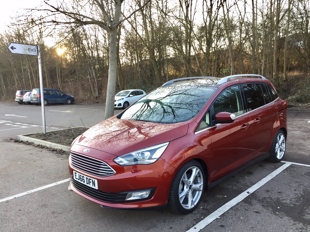 carwriteups's tweet photo. Santa's sacks are overflowing but the @forduk #GrandCMAX copes well! -> https://t.co/S8LOx3UBfH https://t.co/VFZrIwlyrm