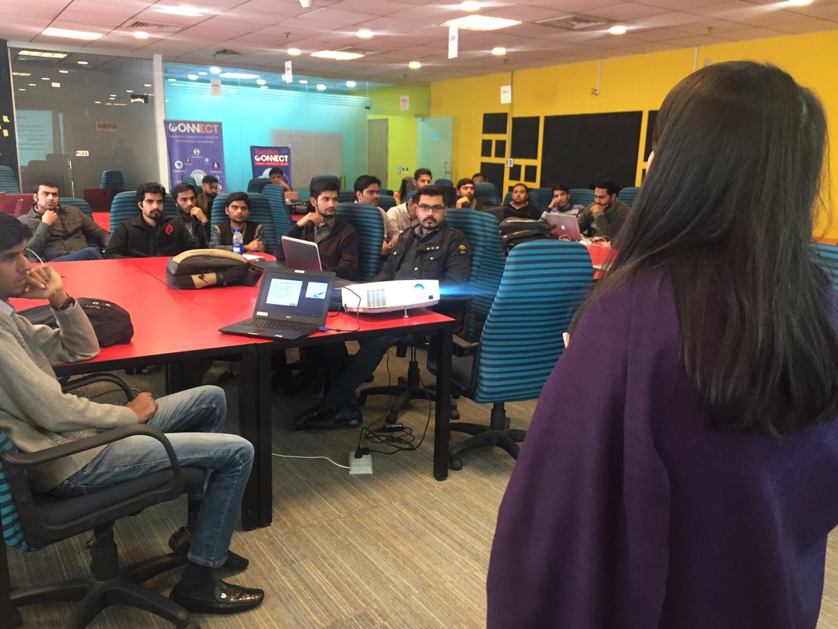 TechHubConnect's tweet photo. .@jamal_mehak speaking to the #9thcycle of freelancers at the orientation session and telling them about the initiatives of #TechHubConnect https://t.co/UbVq0LTcXG