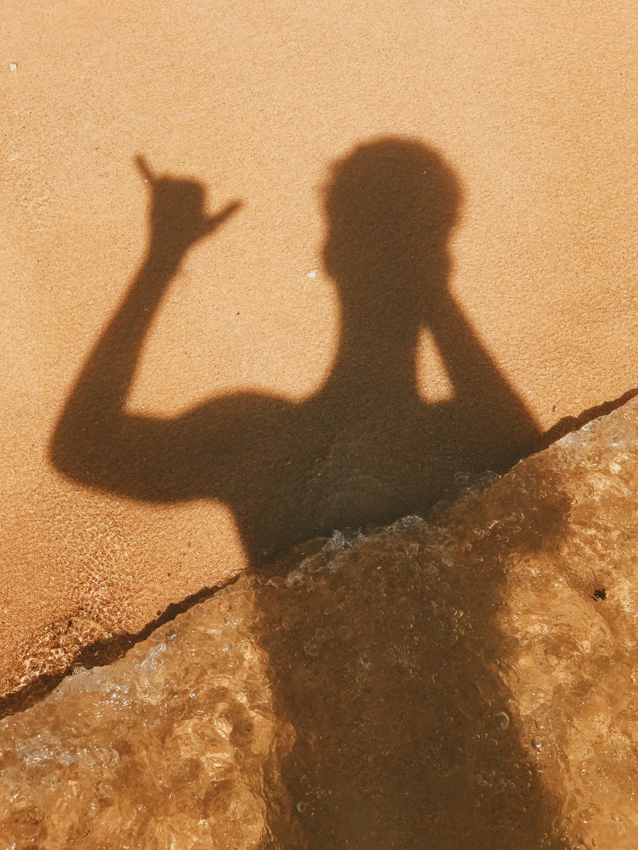 Kian's tweet photo. hang loose brudda https://t.co/4sh4krfQkM