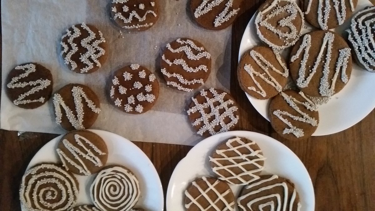 ellie_58's tweet photo. 🎶It's beginning to look a lot like Christmas🎶 #getbaked https://t.co/M1yOT7YhqP