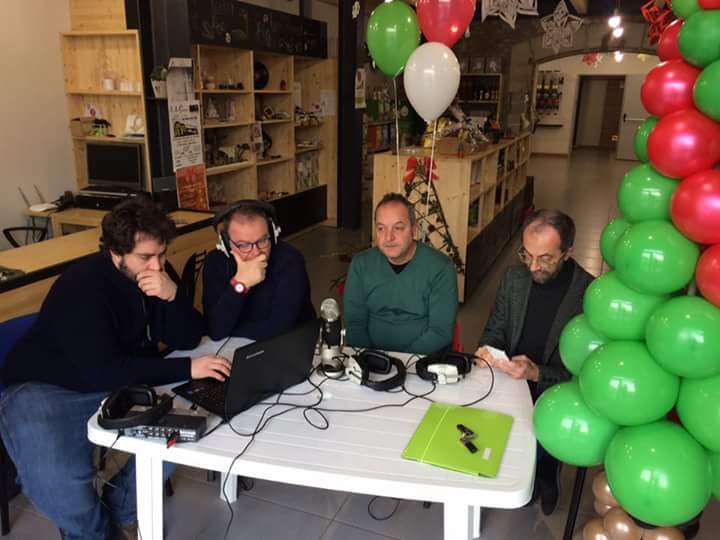 ScamBioLoGiCo's tweet image. Oggi #Ricottopoli in diretta da ScamBioLoGiCo. I nostri auguri di Natale con trio comico La Ricotta grazie a @RADIOTOURfm