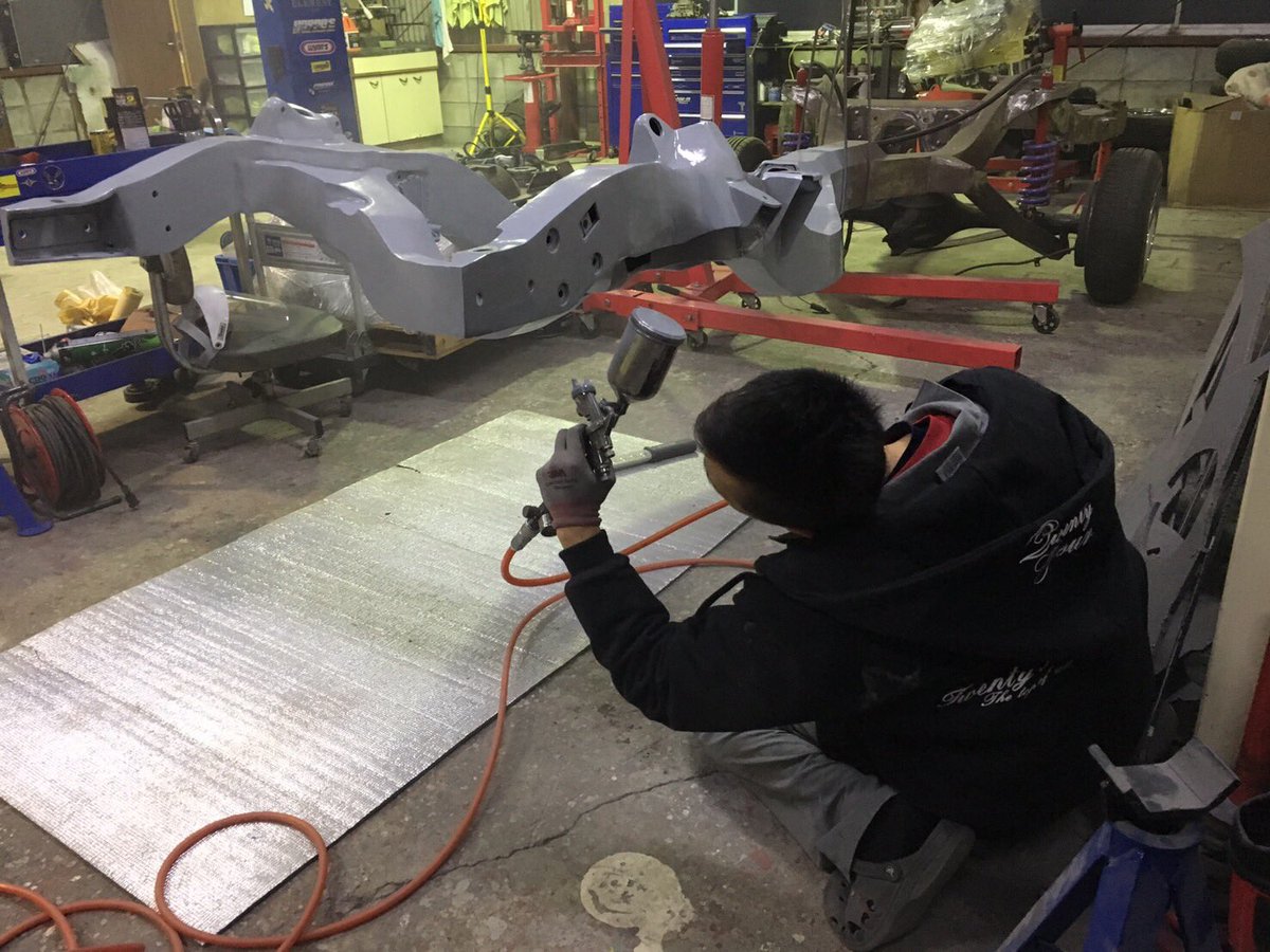 ユタカのお手伝いでエレメントカスタムズに行って来た^ ^64インパラの 