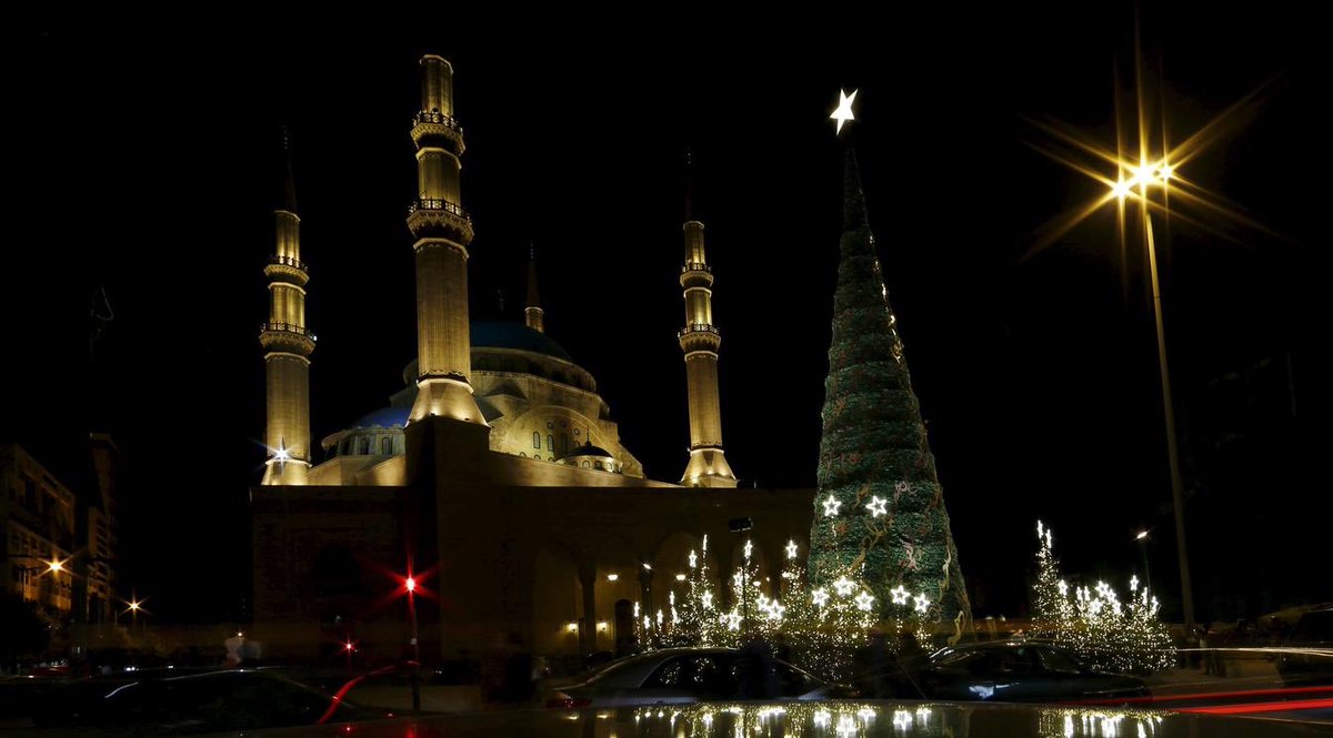 Toleransi Beragama Masjid Ini Pasang Pohon Natal Raksasa m.liputan6.com/photo/global/t…