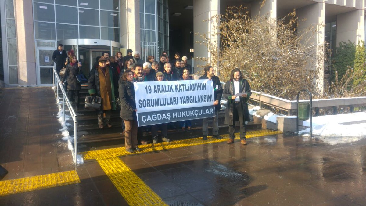 Ankara Adliyesi önünde "19-22 Aralık 2000 Hapishaneler Katliamının" yıldönümünde eylemdeydik.Katilleri Unutmadık!