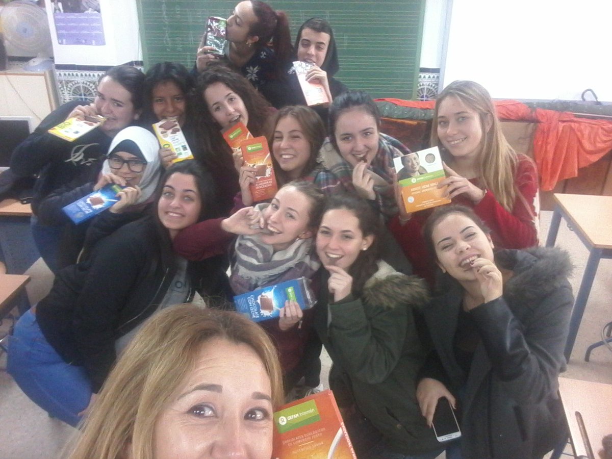 elenaprofemusic's tweet photo. Concursando con ilusión y aportando su granito de arena, 1bachilleratoA del #iespablodelsaz @CEComercioJusto #SomosComercioJusto
RT https://t.co/DozMVe4sj9