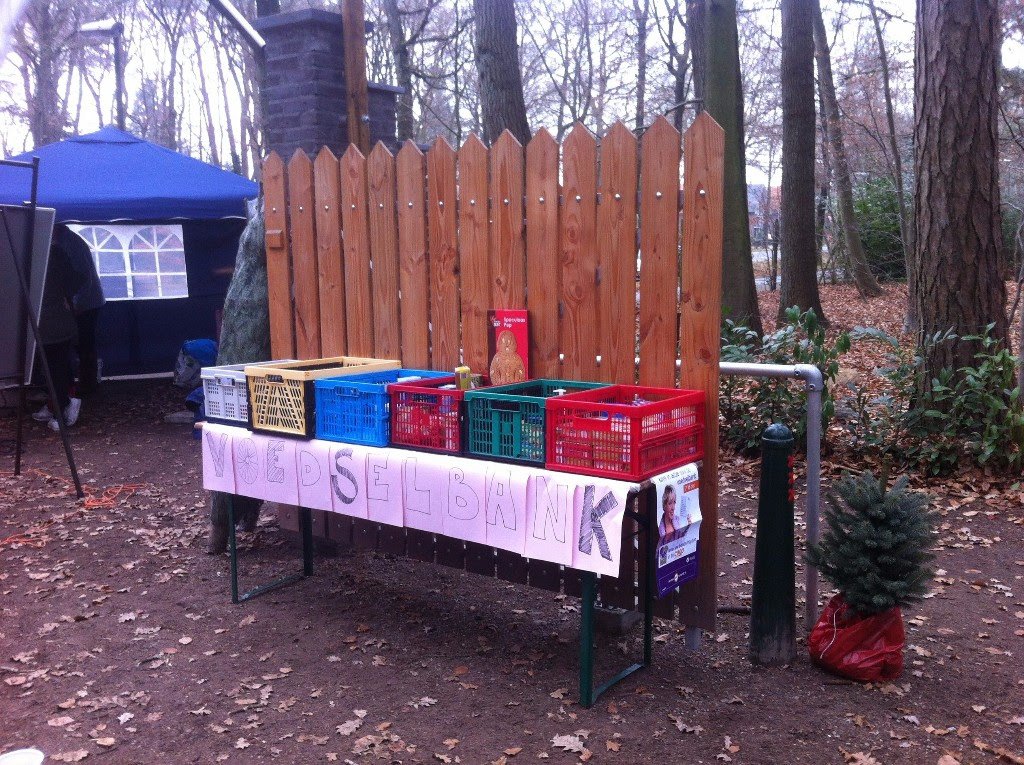 sw3lbp's tweet photo. 10 december hebben we 6 volle kratten met voedselwaren ingezameld voor de Voedselbankactie @GldHelpt @OmroepGLD #vb16
Bedankt allemaal! https://t.co/0tDqn8jkpJ