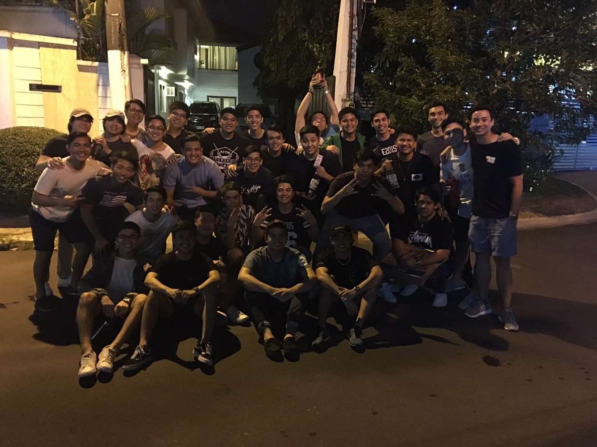 segishpm's tweet photo. familE! forEver! β€π #rEunion2016 #E2015 https://t.co/GzABSK5kcP