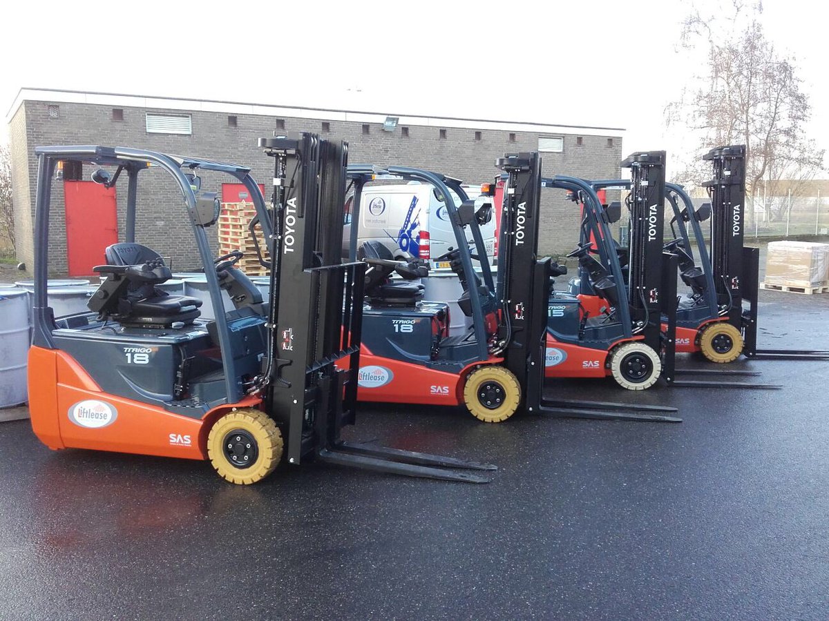 Liftlease's tweet photo. #Toyota #heftrucks afgeleverd @ huurklant #readyfor2017 https://t.co/8VYNcKkG9v