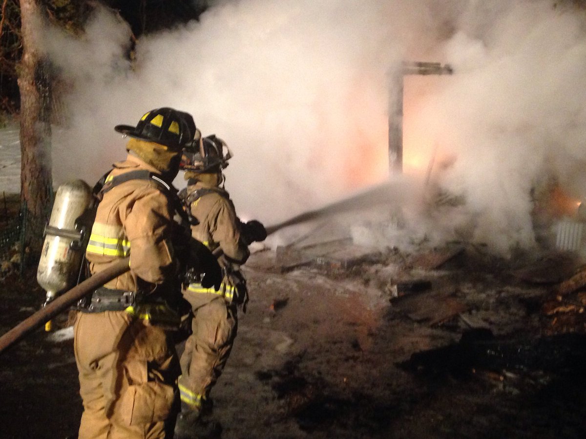 PalmerFireDept's tweet image. STRUCTURE FIRE|OUTBUILDING|RIVER ST IN THORNDIKE SECTION OF PALMER|FULLY INVOLVED|1ST ALARM.