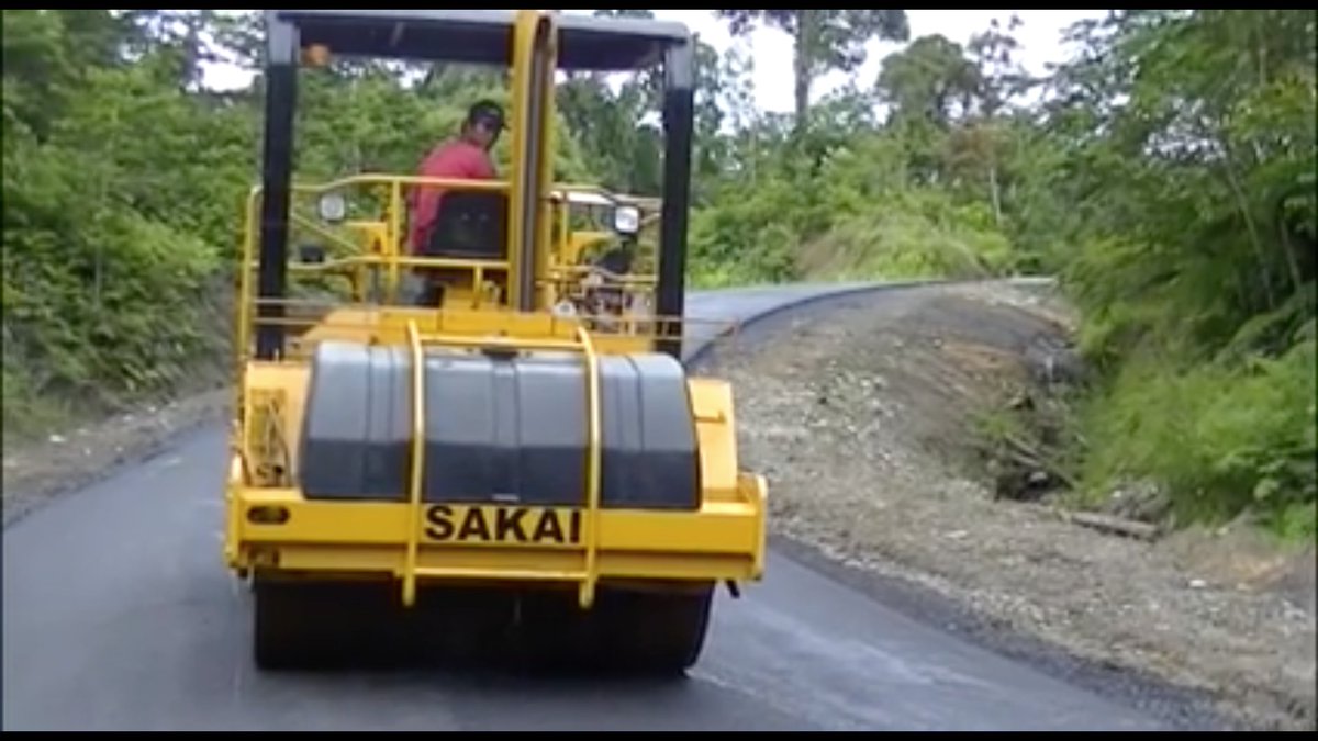 pendam17cen's tweet photo. Ingin Tahu Kelanjutan Pembangunan Jalan Trans Papua? #Bangun_Papua @tni_ad @Puspen_TNI @LangitBiruPapua  https://t.co/nLBQHdtxmm https://t.co/0xXwetoGkO