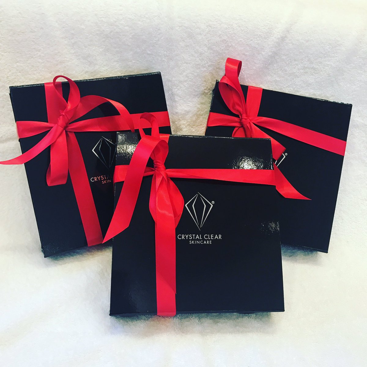 Our fabulous gift sets are available at our spa we have a choice of 4 sets lovingly filled with skincare goodies!🎁🎅🏽#crystalclearskincare