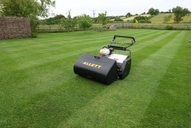 AllettMowers's tweet photo. The Allett C Range isn't just for our Professional/Sports Range market- We are seeing the machine becoming more popular in the home garden https://t.co/g5SOd1uFoj