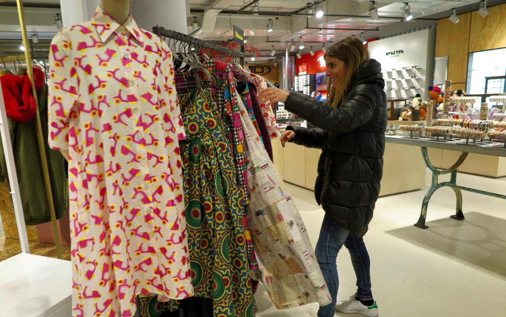 yonsshop's tweet photo. Los mejores escaparates de Milan https://t.co/lhOgnhZv1I https://t.co/yE8Onv3aF3