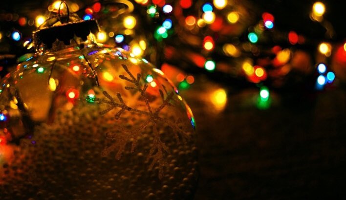 Tapsdesuro's tweet photo. Per Nadal tanquem els dies 24, 25, 26, 1 i 2 sencers. 31 al migdia tancat i nit només amb reserva. BONES FESTES! https://t.co/PBwey5JFe3