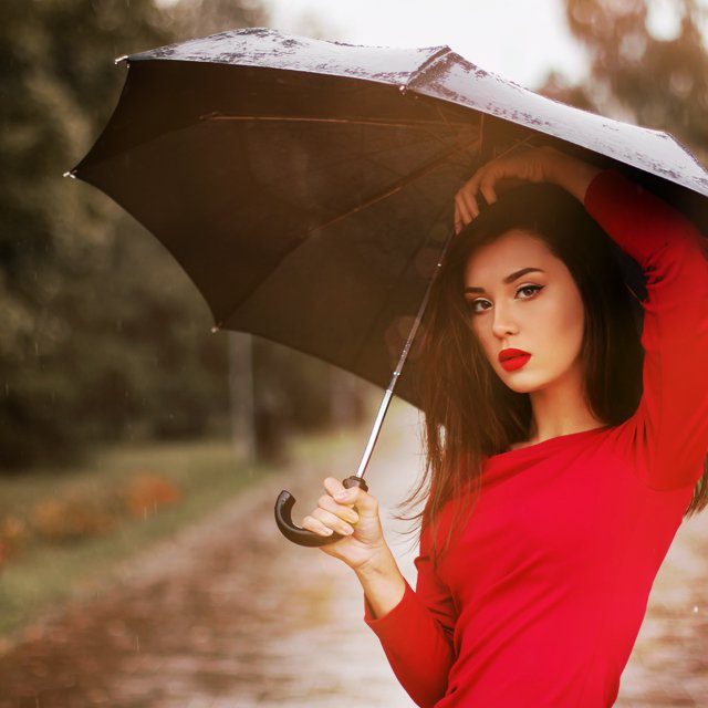 RebondingSystem's tweet photo. Baju merah dan rambut hitam lurus akan membantumu tampil semangat saat hujan. #tips #fashion https://t.co/T6nRm351S7