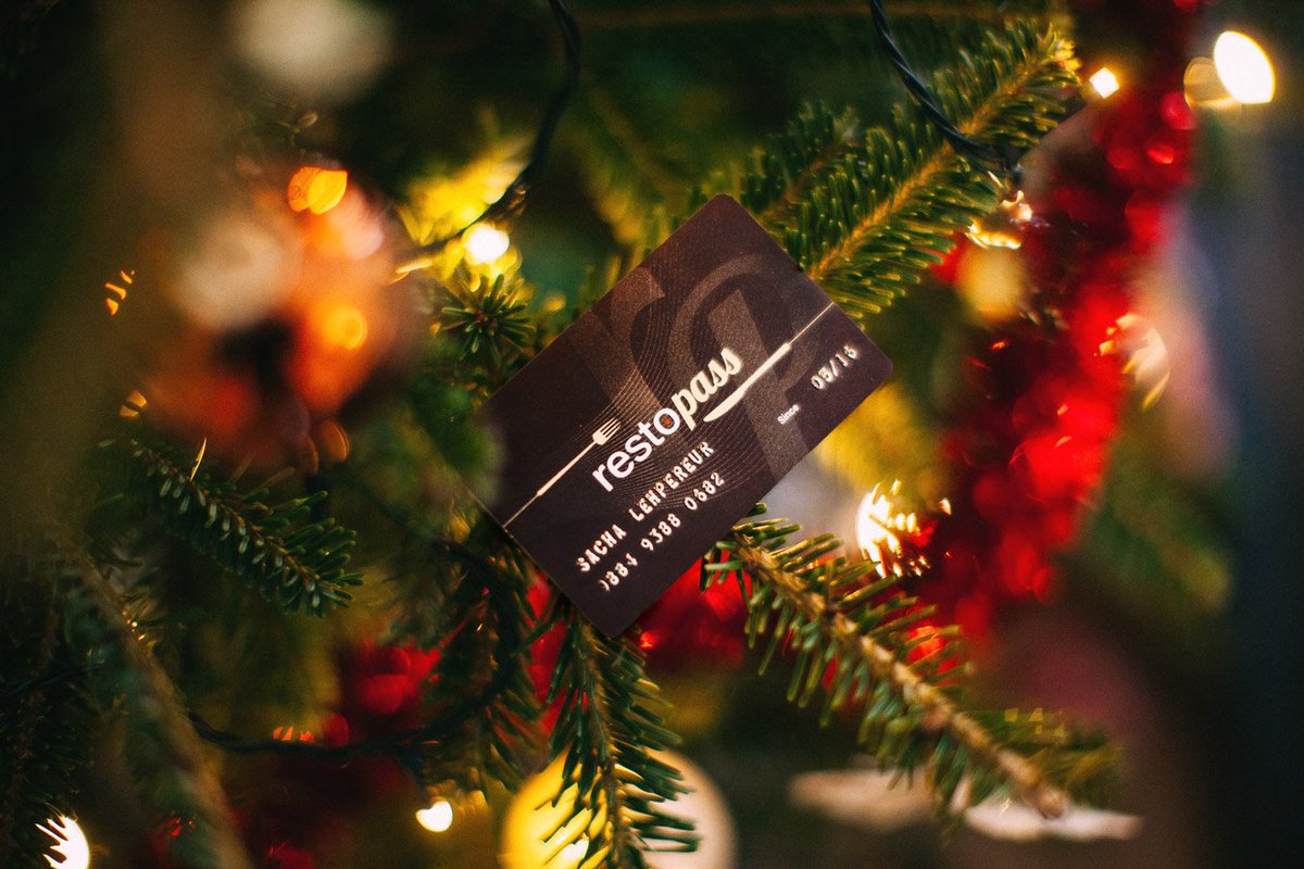 Resto_Pass's tweet photo. Offrez-leur un Noël gourmand et glissez-leur la carte RestoPass sous le sapin ! - https://t.co/XLlMcAXbTU https://t.co/Njm7hZM0a2