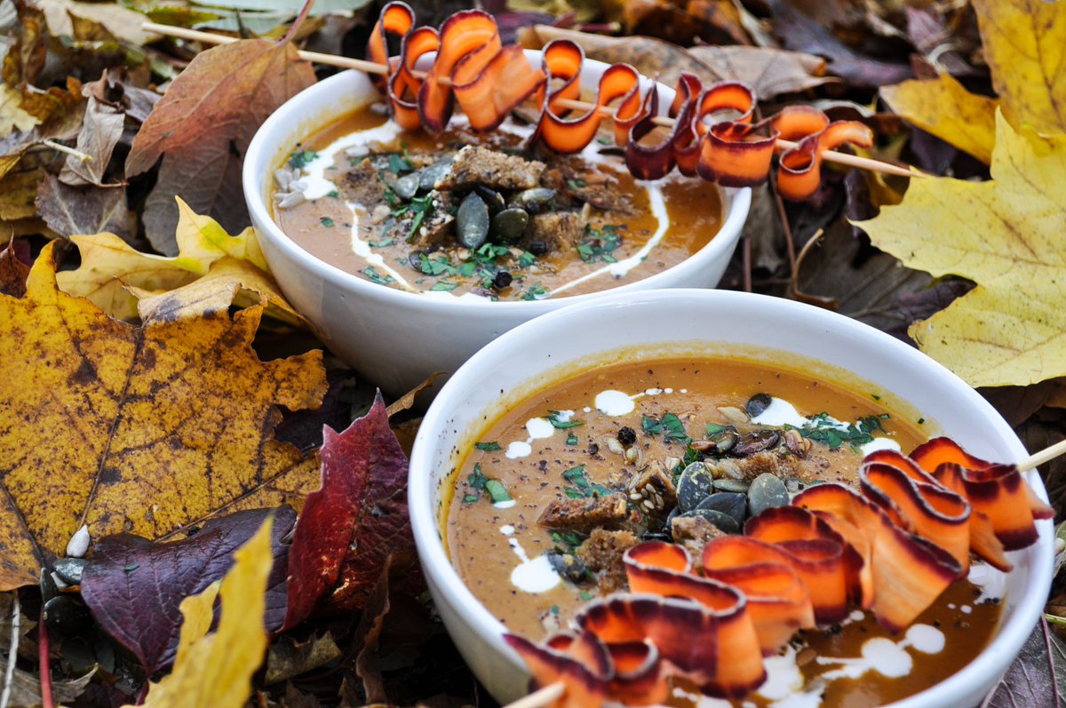 Thegreenostrich's tweet photo. 🍜Heute gibt es wärmendes #Soulfood mit einer Portion #Vitaminen, perfekt für die #kalte #Winterzeit: https://t.co/HFPj6TFGqz 
#vegan #soup https://t.co/awepb5qpei