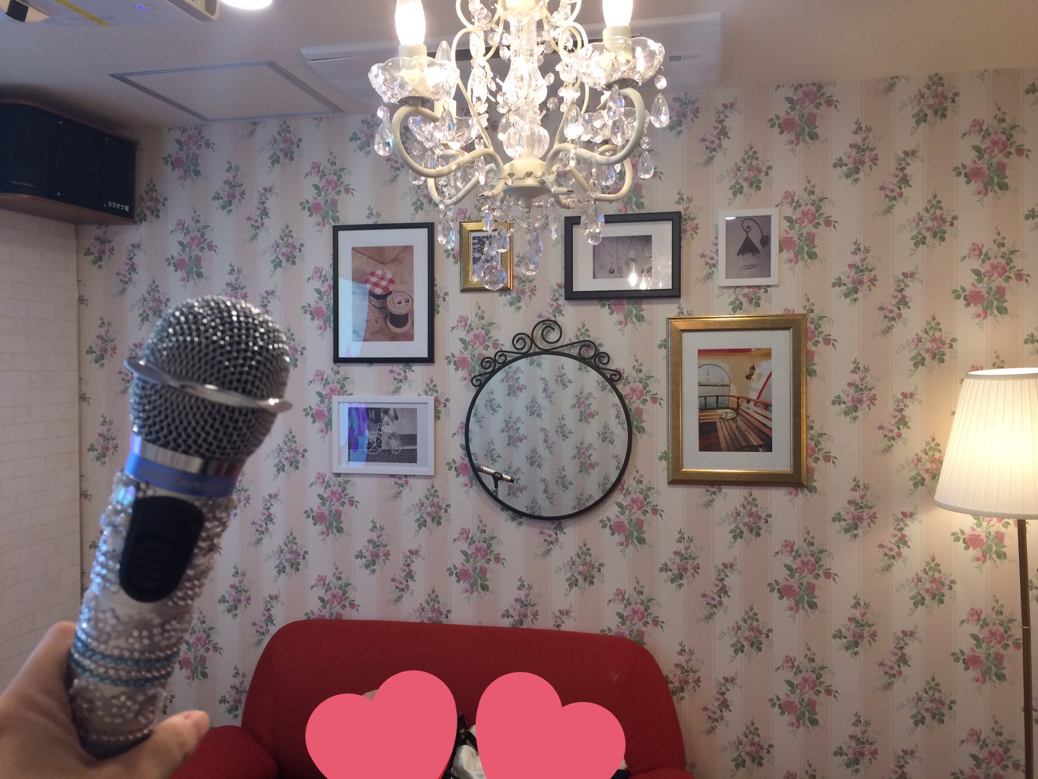 تويتر ぽりす على تويتر カラオケ館レディースなるものに行ってきた お客様も店員さんも全て女性 お部屋も 可愛い マイクデコってある 楽しいし綺麗 人 千葉にもできないかなぁ T Co Htsfpo3crt