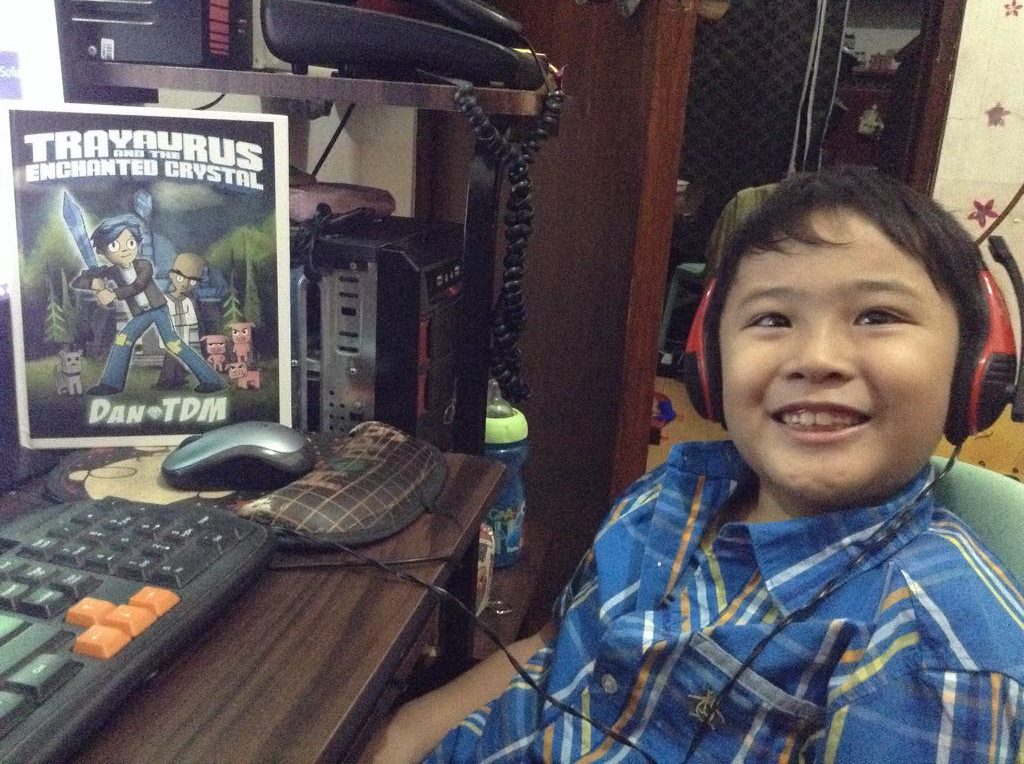 iamnina_cruz's tweet photo. Janmar got his favorite you tuber book #dantdm, #Trayaurus and the Enchanted Crystal for Christmas. https://t.co/QGjXpt9nny