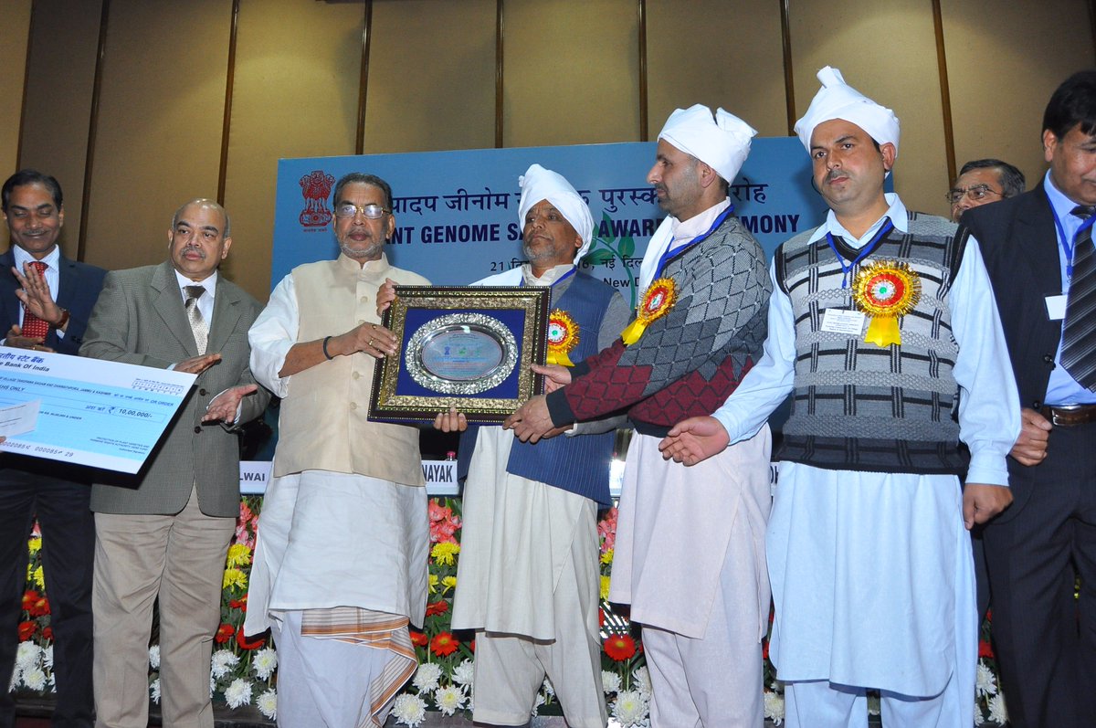Giving awards to farmers at Plant Genome Saviour Awards Function, Pusa, New Delhi.