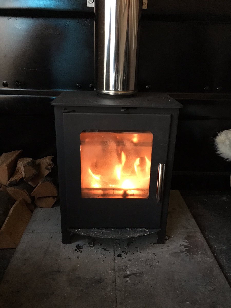 Heading to the <a href="/AtBristol/">At Bristol</a> ice rink today? Come and get wrapped up and enjoy this toasty treat at #apresbarbristol #popup #bristol