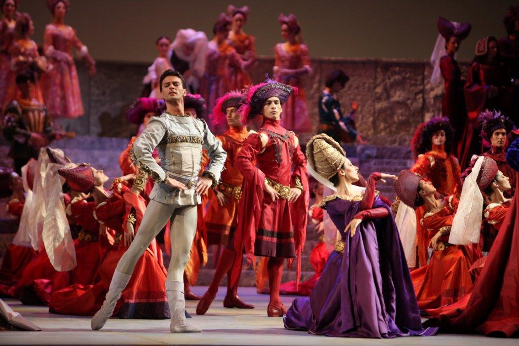 teatroallascala's tweet photo. Stasera alle 20 in scena per #ScalaRG @RobertoBolle e @mistyonpointe Principal dell’AmericanBallet https://t.co/T0u691s8g2 https://t.co/RfaKXS9mr9