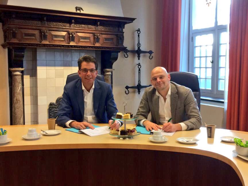 Contract met @Vivare_ getekend: Nog méér werk voor bouwvakkers! En mooi werk: 52 broodnodige sociale huurwoningen erbij <a href="/schuytgraaf/">Schuytgraaf</a> #blij