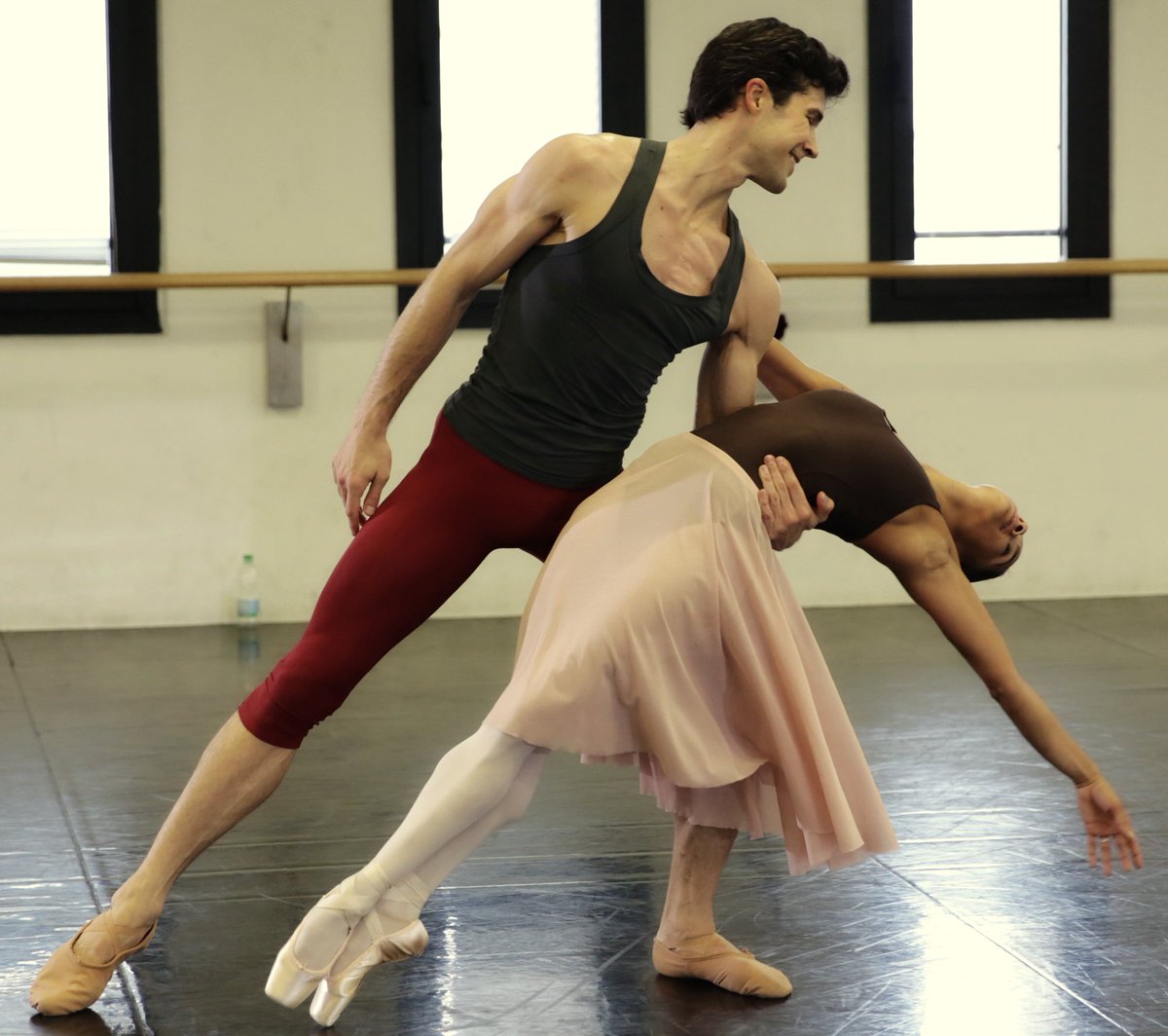 teatroallascala's tweet photo. Tonight at 8pm on stage for #ScalaRG @RobertoBolle and @mistyonpointe, Principal of AmericanBallet https://t.co/D3L5ktp7fk https://t.co/aBdGuvK64K