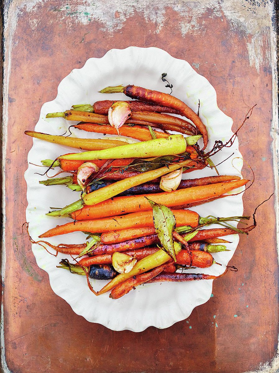 jamieoliver's tweet photo. I love glazing carrots like this!!!! all about the simple flavours and clever cooking recipe from #JamiesChristmas https://t.co/AWLSZPuPWz https://t.co/fkqsn43eLf