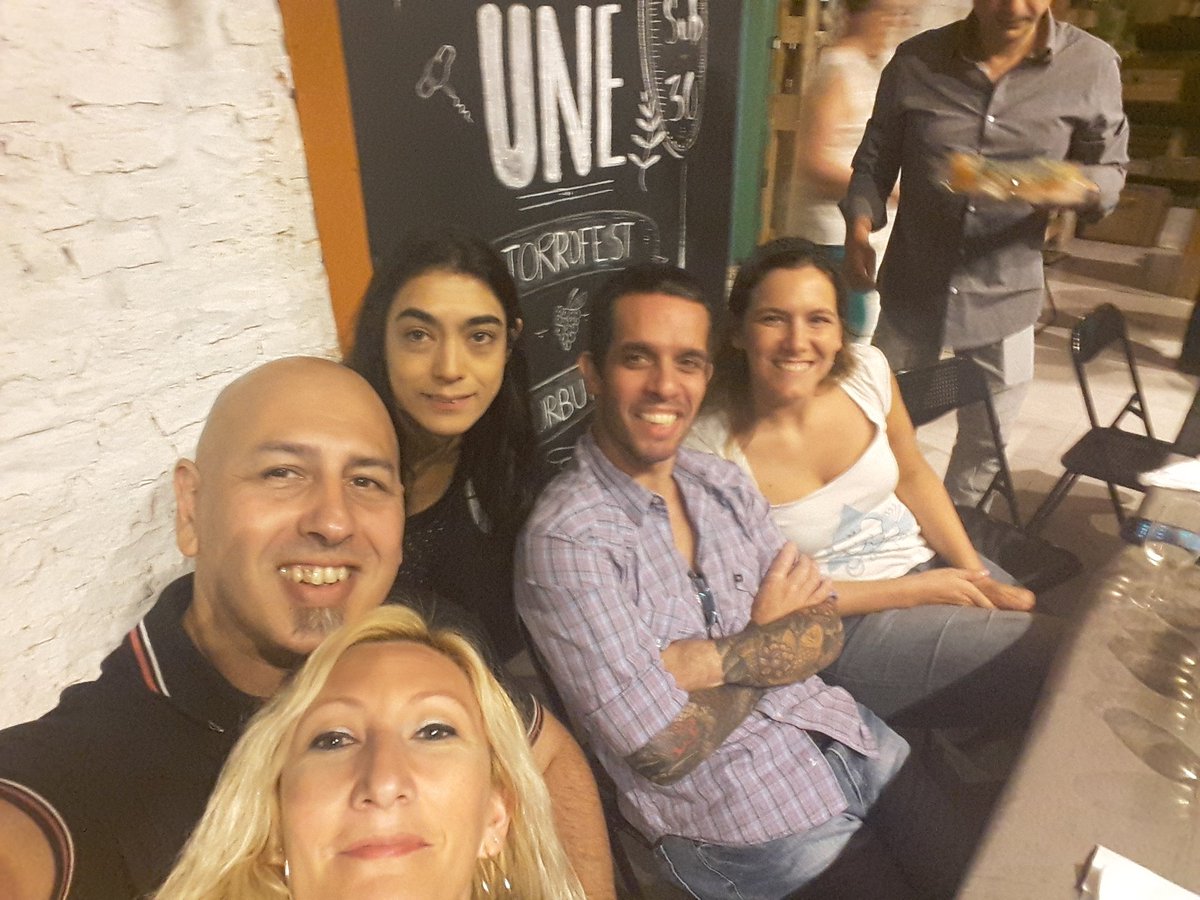 elpelado2010's tweet photo. En el #TorroFest con amigos del mundo del vino, como siempre @AchaClub una propuesta diferente esta vez Torrontes https://t.co/Y8yoIGZiFe