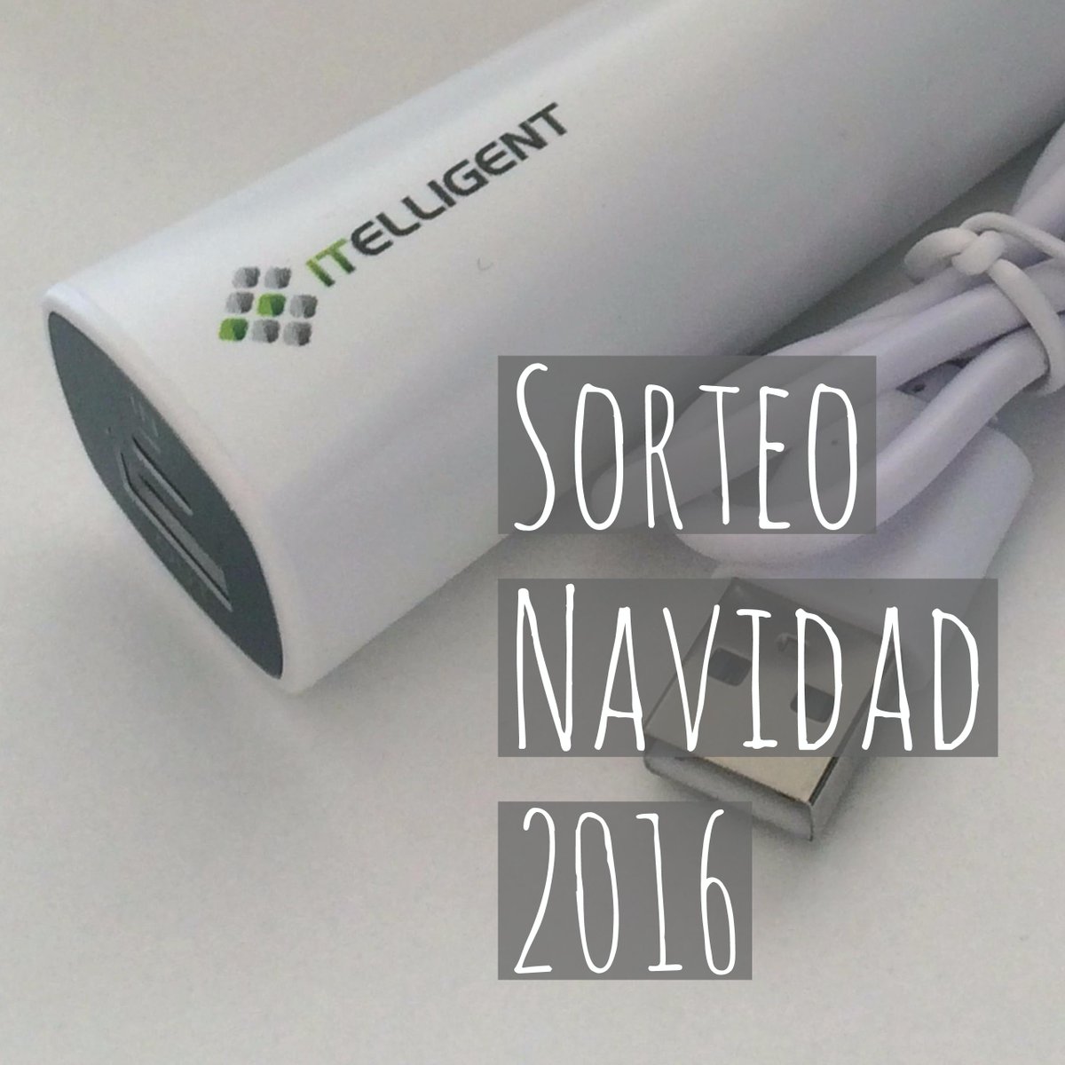 ITelligent_IT's tweet photo. Ya llega la #Navidad y para celebrarlo, sorteamos este ¡Powerbank! Sigue a @ITelligent_IT + Haz RT a la foto. [hasta el #2enero] #SORTEO https://t.co/M104Rbrh0e