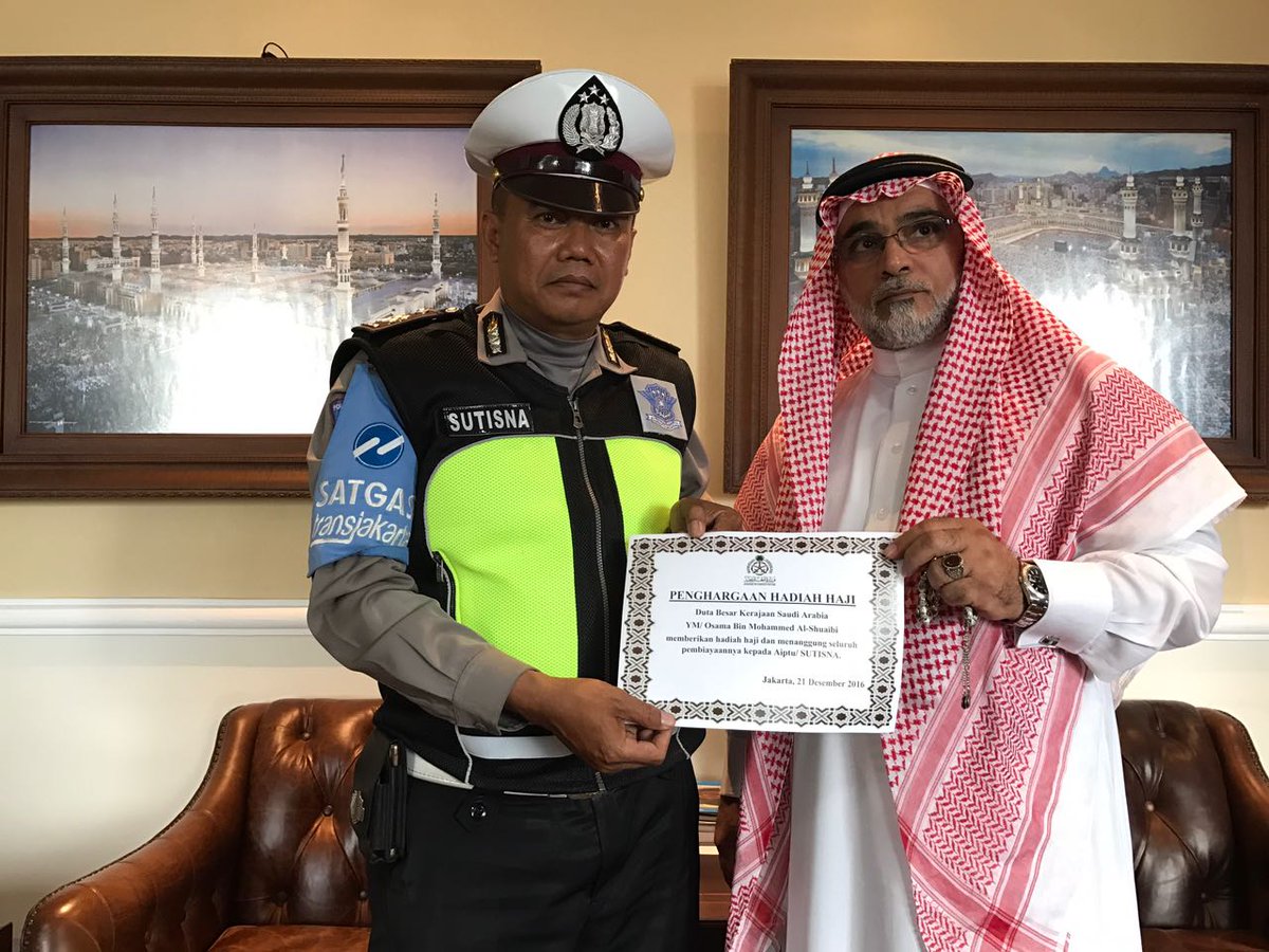TMCPoldaMetro's tweet photo. 19:14 Aiptu Sutisna mendapat penghargaan Ibadah Haji dari Duta Besar Arab Saudi https://t.co/WF9ECukP3S
