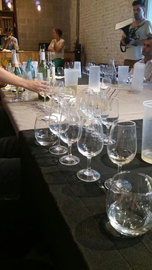 elpelado2010's tweet photo. #torrofest maridaje en @AchaClub con nueva modalidad de experimentar terroir, estilos y regiones, más tranquilos, ceviche y albondiguitas https://t.co/C9dzNxM4TZ