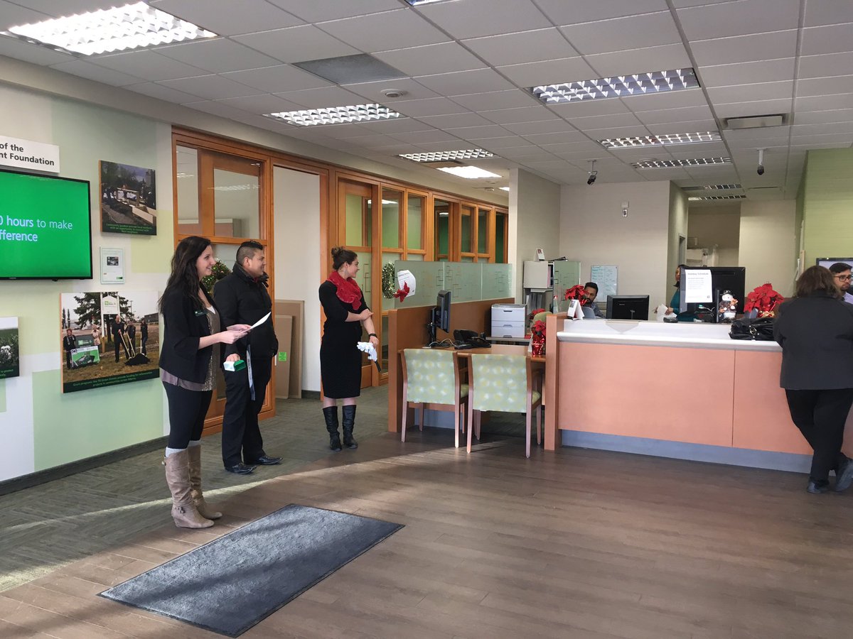 Michelle sharing legendary customer experience &amp; comments at stop the world huddle #293 rocks @BrianGervais_TD @RussAnderson_TD <a href="/soodr2/">Rohit</a>