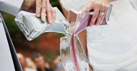LeMieNozze's tweet image. Vuoi organizzare il #RitoDellaSabbia per il tuo #matrimonio ? Ecco per te 5 #idee di stile ---&amp;gt; goo.gl/AMlEfj