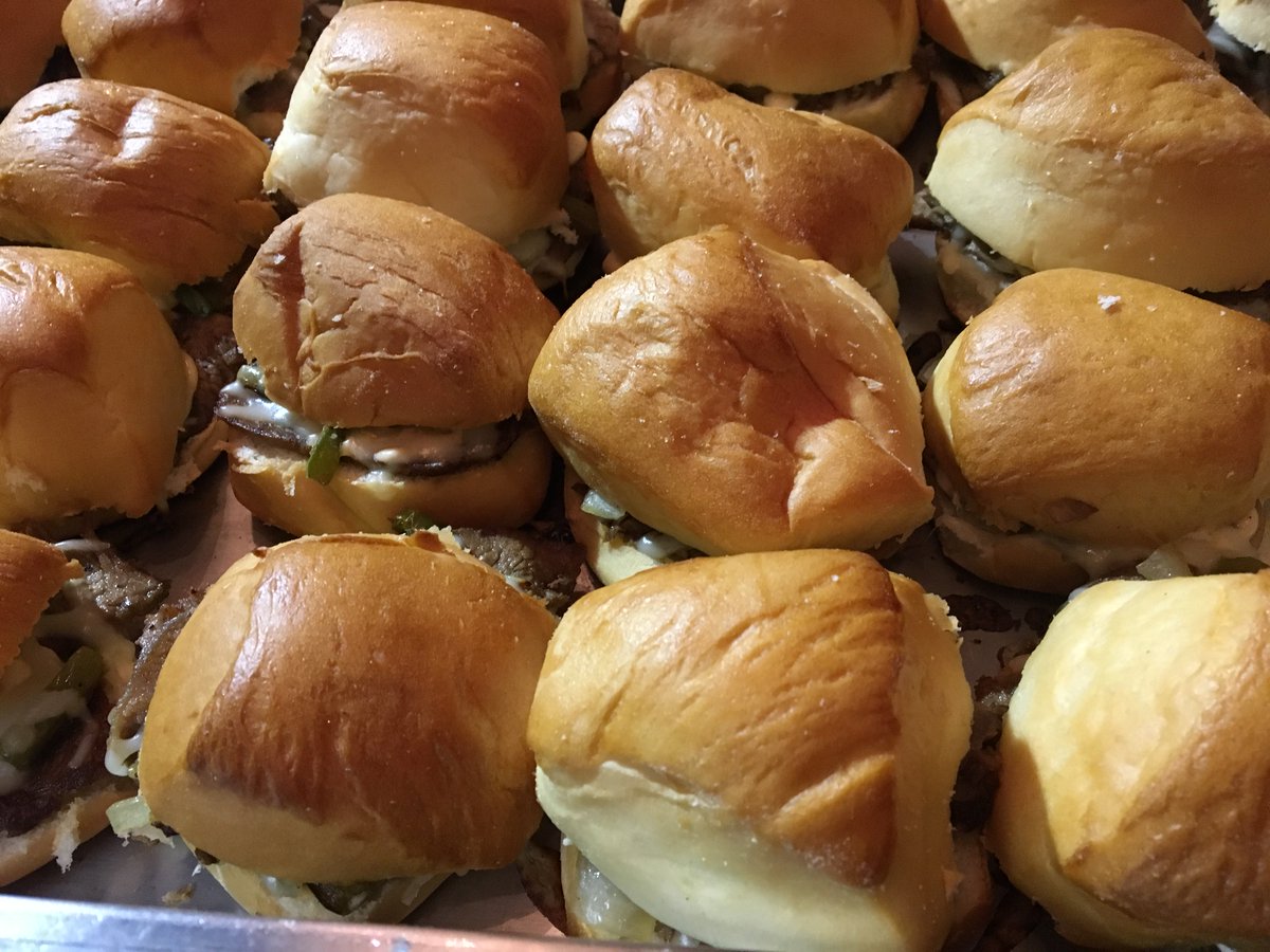 BulldogLinens's tweet photo. Tri-Tip Sliders! mmmmmm https://t.co/bnpx6b9rPX