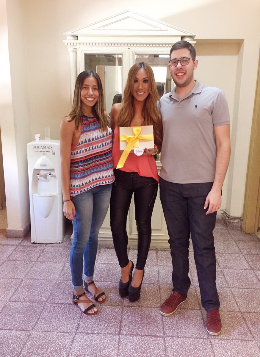 Y todo es más llevadero con queridos amigos... 👑
GRACIAS Maca, Danilo, Juanma y equipo! <a href="/teixido/">- ̗̀ ̖́-</a> 
Maca contá que me comí la coronita 😉