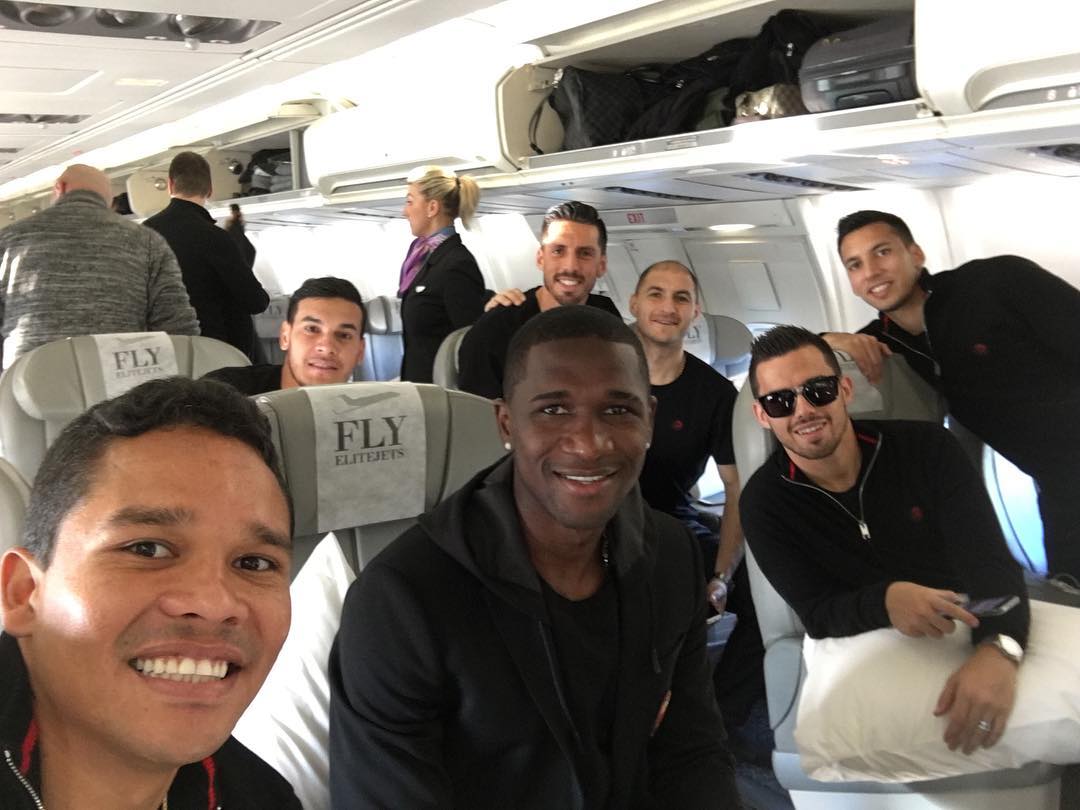 goo.gl/hfnCMb - AC Milan Tak Terpengaruh Insiden Pesawat Telat