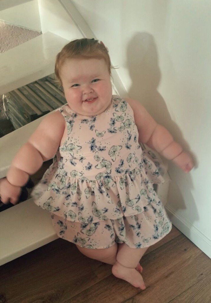 Harnas Voorstellen excuus RTL Nieuws on Twitter: "Sara (2) heeft aangeboren obesitas en weegt 30  kilo. Haar moeder wil nu afrekenen met vooroordelen:  https://t.co/fLJh7uWYwG https://t.co/FiS4sjlhVL" / Twitter