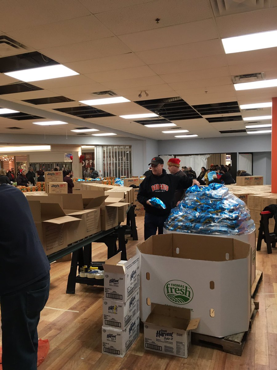 Hamper distribution day, a big thank you to our amazing volunteers. #yxe #GivingHopeToday #Christmas