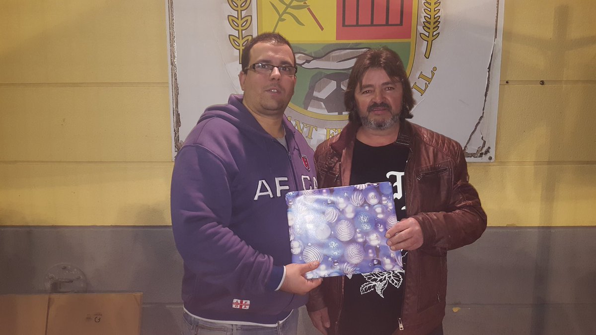 Radio_SantFeliu's tweet photo. @Radio_SantFeliu col·laborant al torneig que organitza la @recreativasf, ¡Cap nen sense Joguina!  Esperem a tot #SantFeliu fins divendres https://t.co/dXT1ezQrpQ